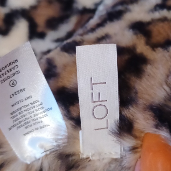 LOFT Faux Fur Animal Print Scarf/Wrap - Picture 4 of 5